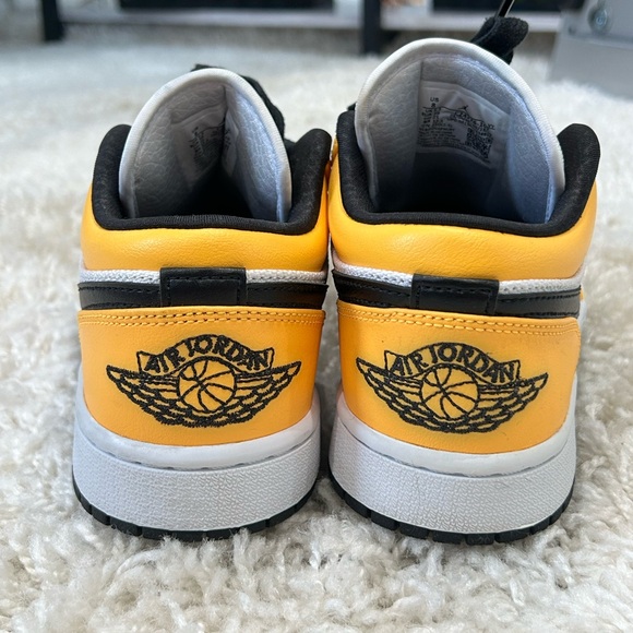 SIZE 8 NIKE AIR JORDAN 1 LOW “TAXI” SNEAKER YELLOW, BLACK & WHITE - Picture 11 of 11